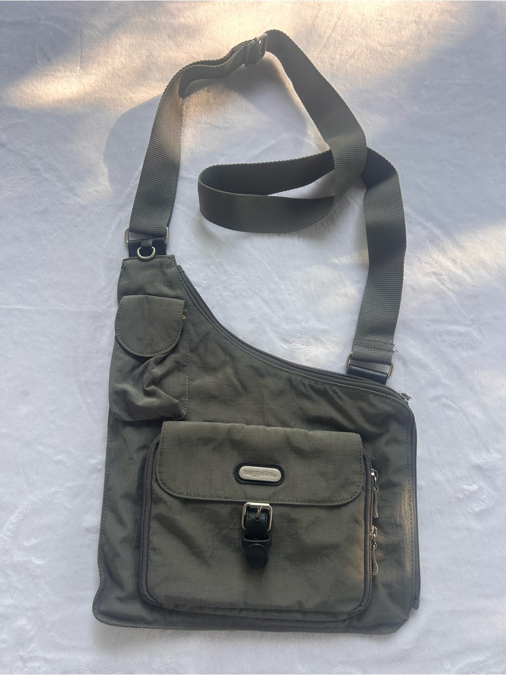 Baggallini Crossbody Messenger Bag Womens Gray Adjustable Strap Multi